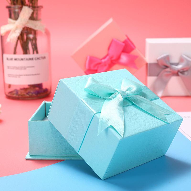 Ribbon gift box